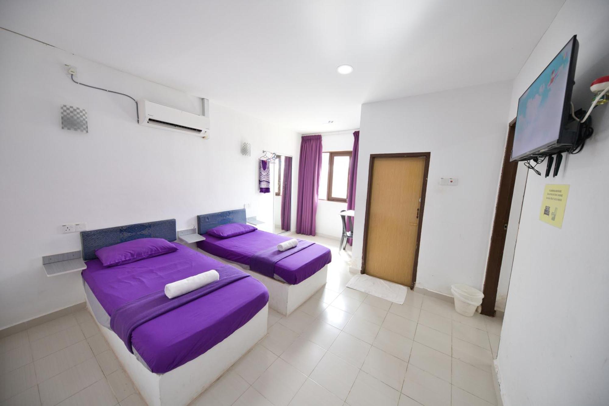Oyo 90908 Noor Arfa River Chalet 쿠알라트렝가누 외부 사진