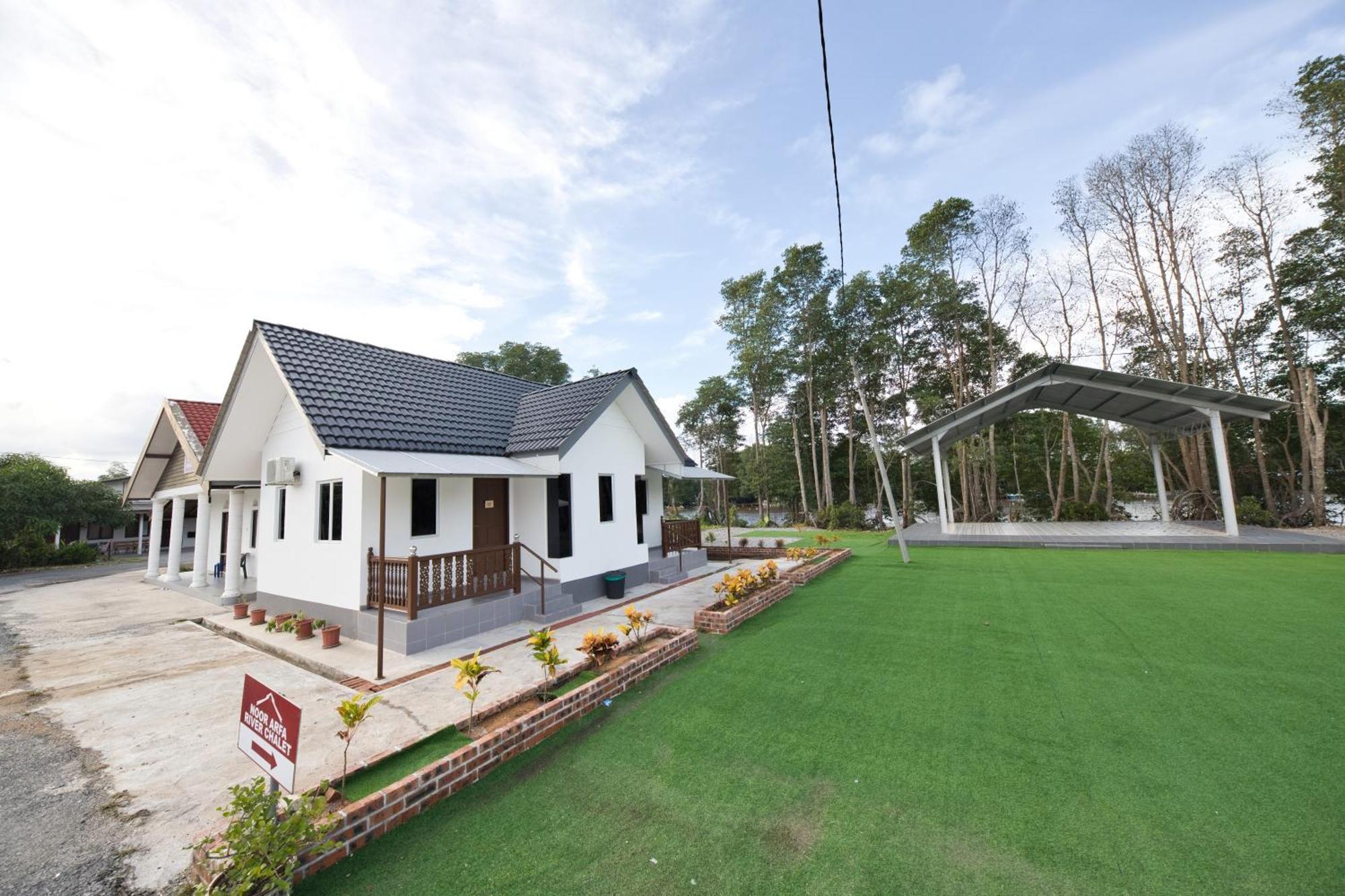 Oyo 90908 Noor Arfa River Chalet 쿠알라트렝가누 외부 사진