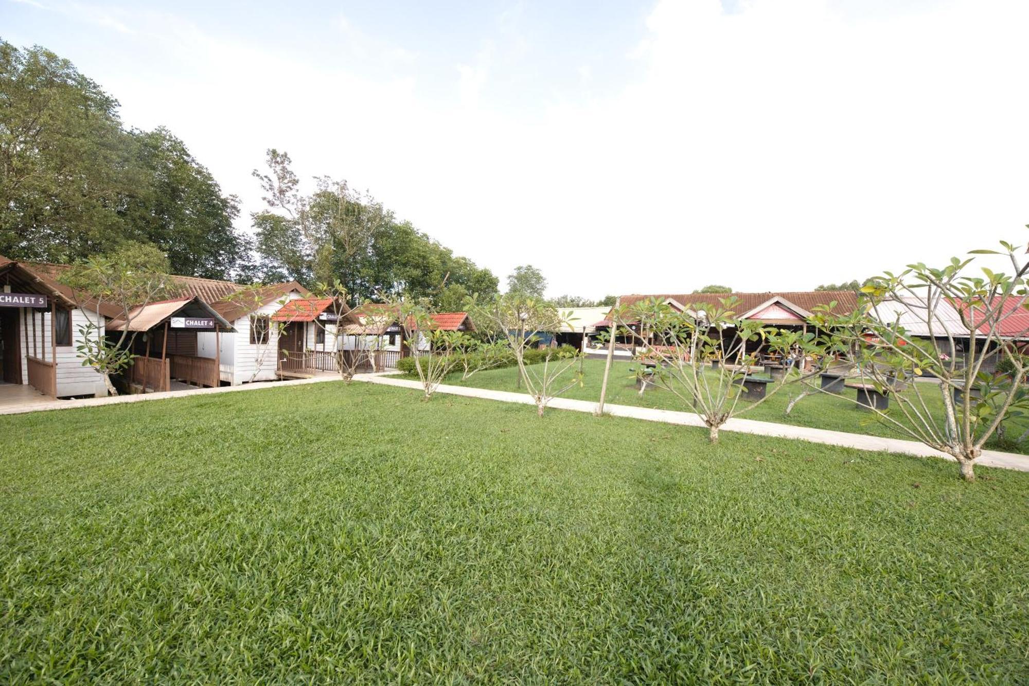 Oyo 90908 Noor Arfa River Chalet 쿠알라트렝가누 외부 사진